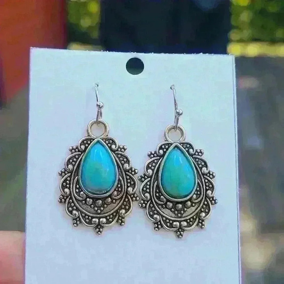 Vintage turquoise like silver tone earrings - Picture 3 of 16